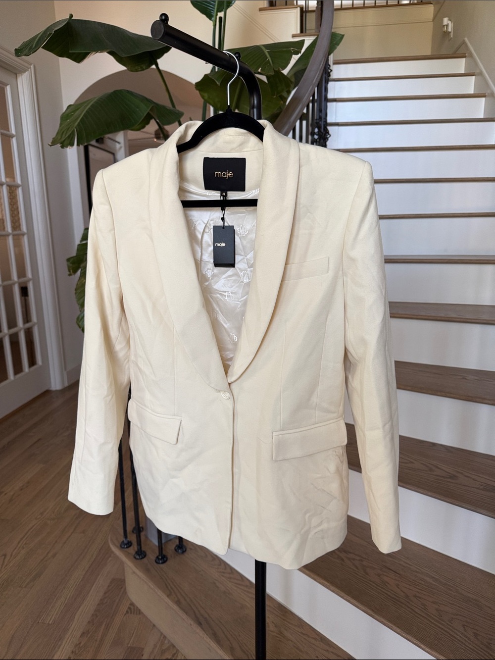 NWT Maje Women’s Cream Single-Button Blazer (size 38) fits like a medium
